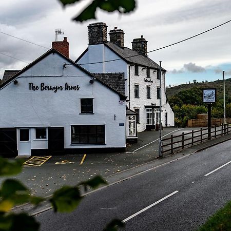 The Berwyn Arms Hotel Corwen Bagian luar foto