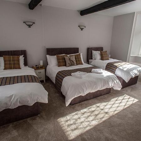 The Berwyn Arms Hotel Corwen Bagian luar foto