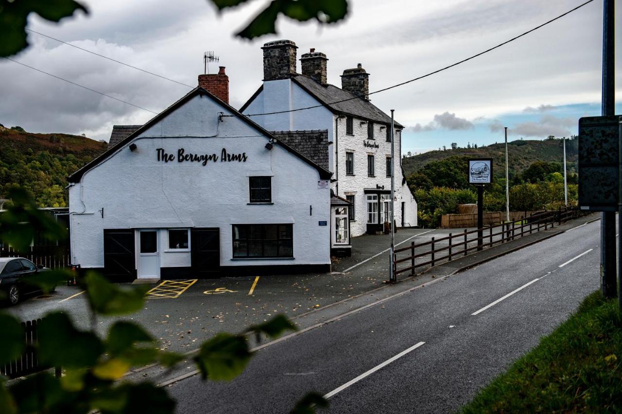 The Berwyn Arms Hotel Corwen Bagian luar foto