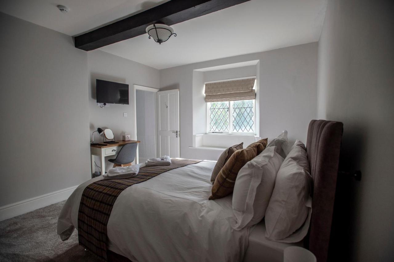 The Berwyn Arms Hotel Corwen Bagian luar foto