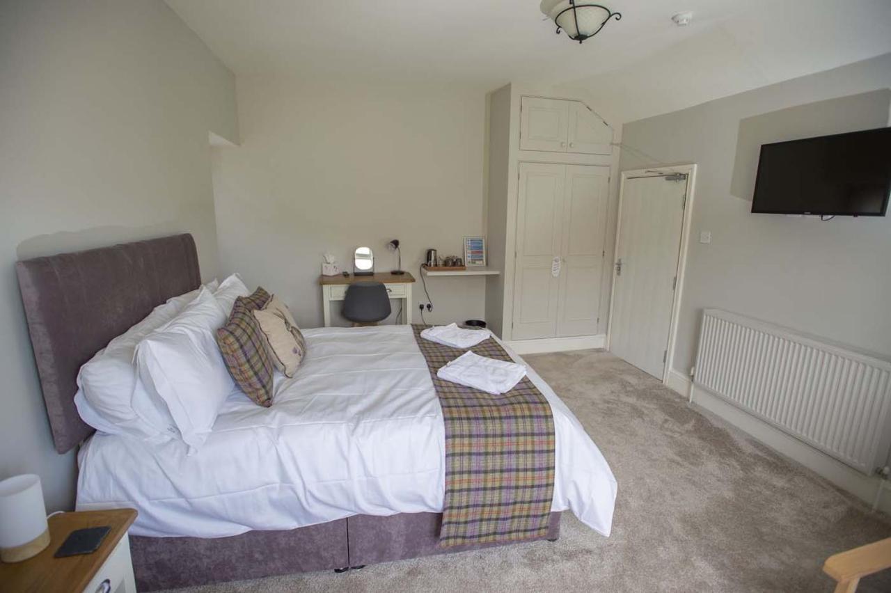 The Berwyn Arms Hotel Corwen Bagian luar foto